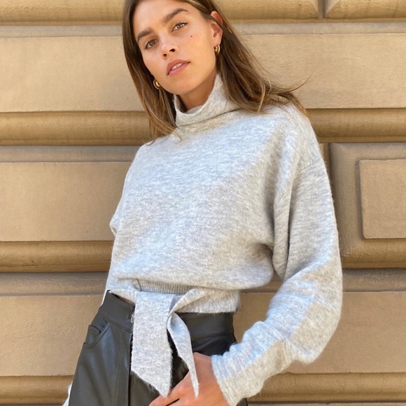 Aritzia Sweaters - EUC Aritzia Wilfred Lorin Sweater